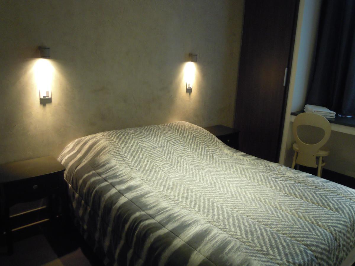 Hotel De La Pomme D'Or บา-ซู-โรบ ภายนอก รูปภาพ