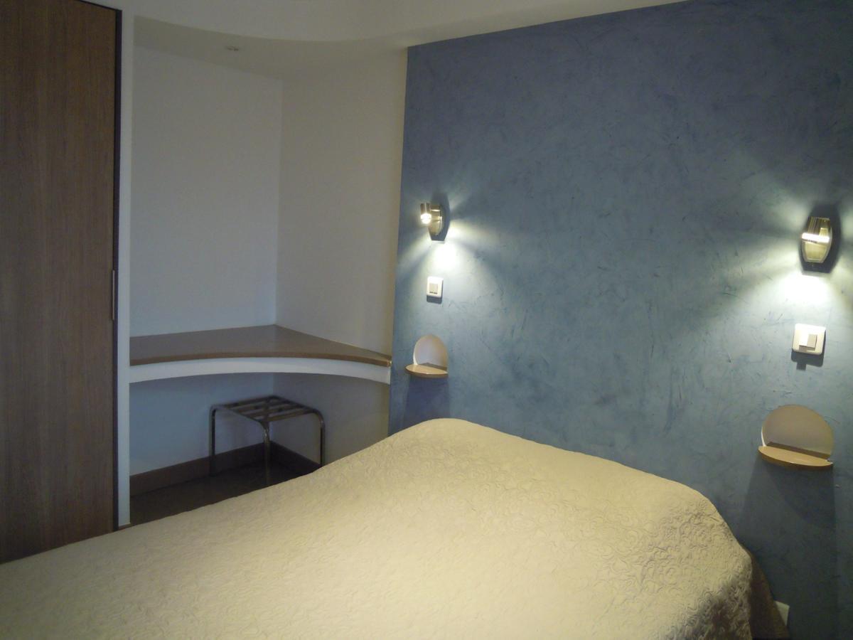 Hotel De La Pomme D'Or บา-ซู-โรบ ภายนอก รูปภาพ